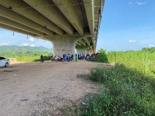 Nghi vấn một người phụ nữ nhảy cầu tự tử