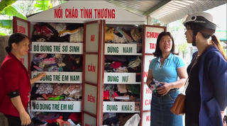 Nữ cán bộ thư viện mê làm thiện nguyện