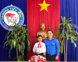 Gia Lai: Trao Huy hiệu ‘Tuổi trẻ dũng cảm’ cho học sinh cứu người đuối nước