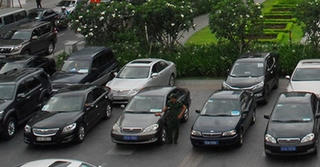 “Tận dụng” xe công