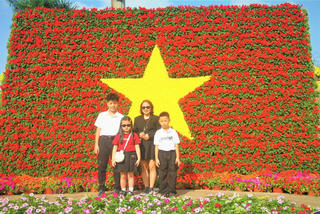 Du xuân đầu năm mới