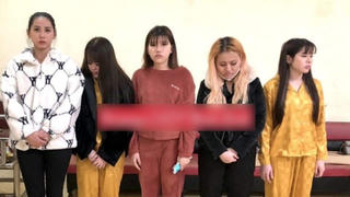 4 cô gái phê ma túy trên tầng lầu