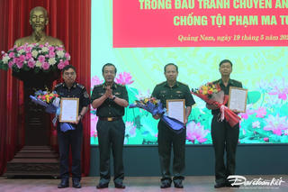 Thưởng nóng ban chuyên án vụ bắt giữ 38 bánh ma túy từ Lào về Việt Nam