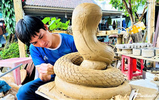 Nghệ nhân tạo linh vật rắn phục vụ Tết Nguyên đán 2025