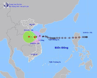 Bão số 4 đổ bộ đất liền Quảng Bình-Quảng Trị, gây mưa to, gió lớn