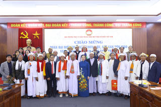 Phó Chủ tịch Trương Thị Ngọc Ánh tiếp đoàn đại biểu chức sắc, chức việc, cốt cán tôn giáo vùng đồng bào Chăm tỉnh Ninh Thuận