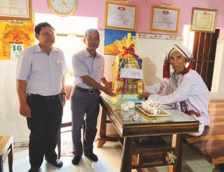 Bình Thuận: Thăm, chúc Tết Ramưwan đồng bào Chăm theo đạo Hồi giáo (Bàni) năm 2023