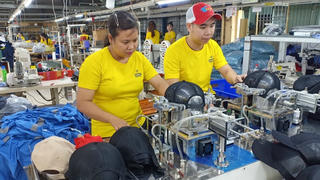 Xoay xở giải 'cơn khát' đơn hàng