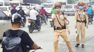 Khi nào cảnh sát giao thông được dừng xe kiểm tra, giữ xe?