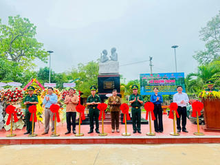 Đồn Biên phòng Sê Rê Pốk: Khánh thành tượng đài 'Bác Hồ với chiến sĩ Biên phòng'