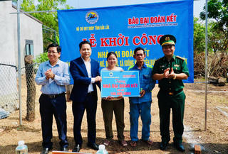 Báo Đại Đoàn Kết phối hợp Bộ Chỉ huy Biên phòng Đắk Lắk khởi công xây nhà Đại Đoàn Kết tặng hộ nghèo vùng biên