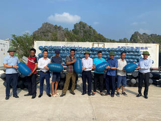 Quảng Ninh: Ngư dân được tặng phao, ngư cụ khôi phục sản xuất