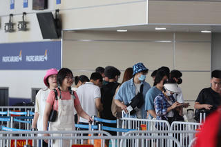 Tăng cường kiểm soát giá vé máy bay