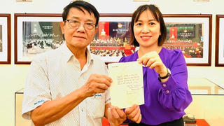 Nhiều hiện vật, tư liệu có giá trị trao tặng Bảo tàng MTTQ Việt Nam