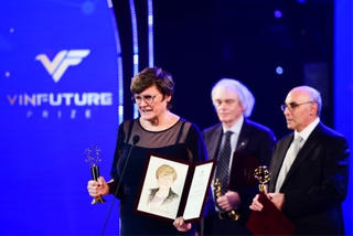 Nhà khoa học đạt giải VinFuture vừa đoạt giải Nobel Y Sinh 2023