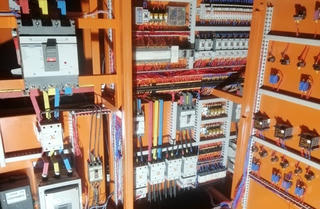 Bị điện giật ngã từ trên cao xuống đất, một nam nhân viên tử vong