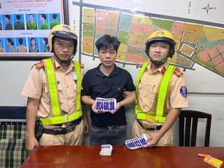 TPHCM: Công an xử lý nhiều đối tượng dán quảng cáo tín dụng đen