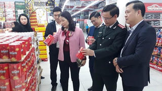 Dồi dào hàng Tết