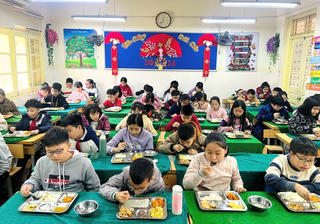 Rét đậm dưới 10 độ C, trường học tại Hà Nội vẫn mở cửa đón học sinh 