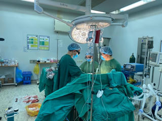 Thành công cắt khối u gan 10cm cho bệnh nhân nhiễm HIV