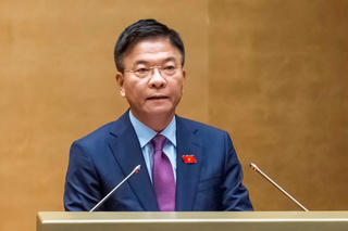 Tuổi hành nghề của công chứng viên lên đến 70 tuổi