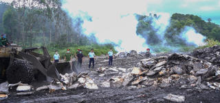 Quảng Ninh: Tiêu hủy hơn 25 tấn thực phẩm đông lạnh bốc mùi hôi thối