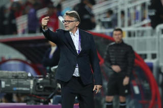 HLV Troussier nói gì sau trận thua của học trò trước đội Indonesia?