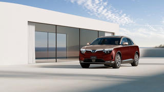 Đẹp mãn nhãn, trải nghiệm mới quá đã: Lý do VF 8 Lux hút khách hàng Việt