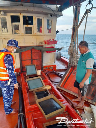 Bắt giữ tàu cá vận chuyển 55.000 lít dầu DO trên vùng biển Tây Nam