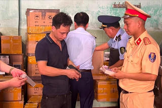 Bắc Giang: Bắt giữ xe tải chở gần 6.000 sản phẩm nghi nhập lậu