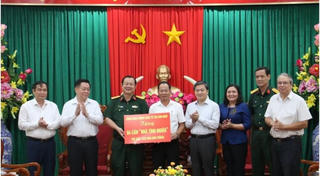 Tặng 9 căn nhà tình nghĩa cho gia đình chính sách ở Bến Tre
