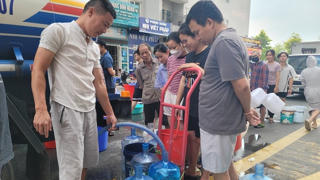 Hà Nội: Vẫn nan giải chuyện nước sinh hoạt