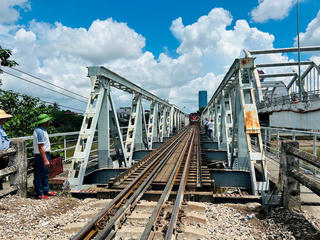 Hải Phòng: Thông đường sắt qua cầu Quay sau sự cố va chạm với tàu chở hàng