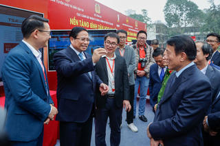 Phong trào “Bình dân học vụ số”: Đi từng ngõ, đến từng nhà, hướng dẫn từng người