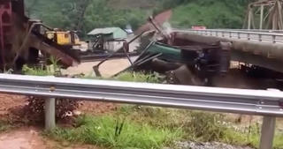 Cục Đường thủy yêu cầu không neo đậu tàu, thuyền khu vực gần công trình vượt sông