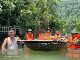 Hải Phòng: Bộ đội Biên phòng hỗ trợ người dân Cát Hải khắc phục hậu quả bão số 2