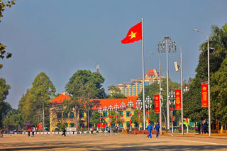 Đường phố Hà Nội trang hoàng rực rỡ mừng Đảng, mừng Xuân Quý Mão 2023
