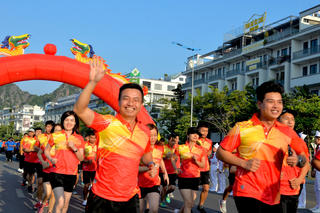 Quảng Ninh: Hơn 2.000 người tham gia Giải chạy kỷ niệm ngày Truyền thống ngành Than