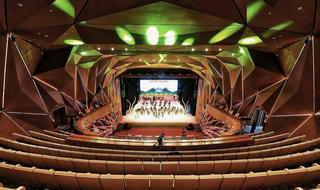 Buồn vui nhà hát