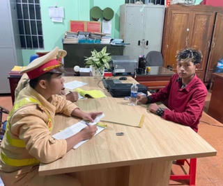 Đắk Lắk: Thanh niên lái xe khi say rượu, cầm mã tấu đe doạ tài xế xe tải