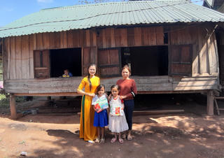 Học trò vùng cao Quảng Trị bất ngờ với lì xì độc đáo từ giáo viên