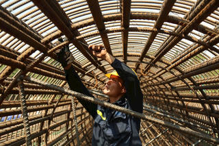 Công trường xây dựng cầu Tứ Liên sau 2 tháng thi công