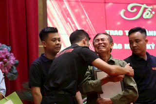 Món quà ý nghĩa gửi người ở lại