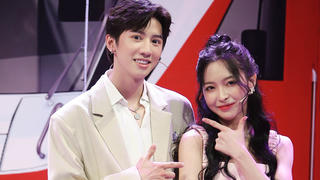 Tỏ tình hoàn mỹ: 'Hot boy' Thủ đô thành công nắm tay Phi Linh ra về