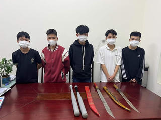 Hòa Bình: Công an bắt giữ 10 đối tượng 'vác đao rượt nhau'