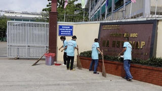 TP HCM thông tin vụ 'người lạ đưa tiền, tiếp cận học sinh ở cổng trường'