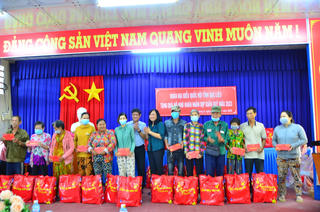 Bạc Liêu tặng hơn 4.000 phần quà tết cho hộ nghèo và gia đình khó khăn