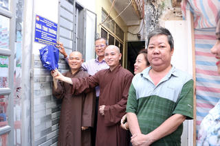 Giúp người nghèo thoát nghèo bền vững