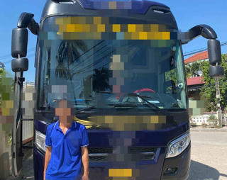 Cô gái trẻ nghi bị sàm sỡ khi đi xe khách