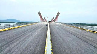 Đẩy nhanh thi công đường dẫn để sớm đưa cầu Bến Rừng vào hoạt động